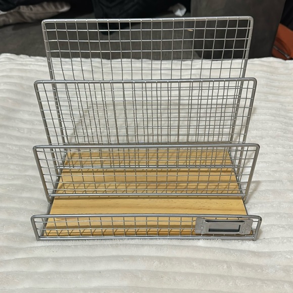 Mail Holder - Picture 1 of 4
